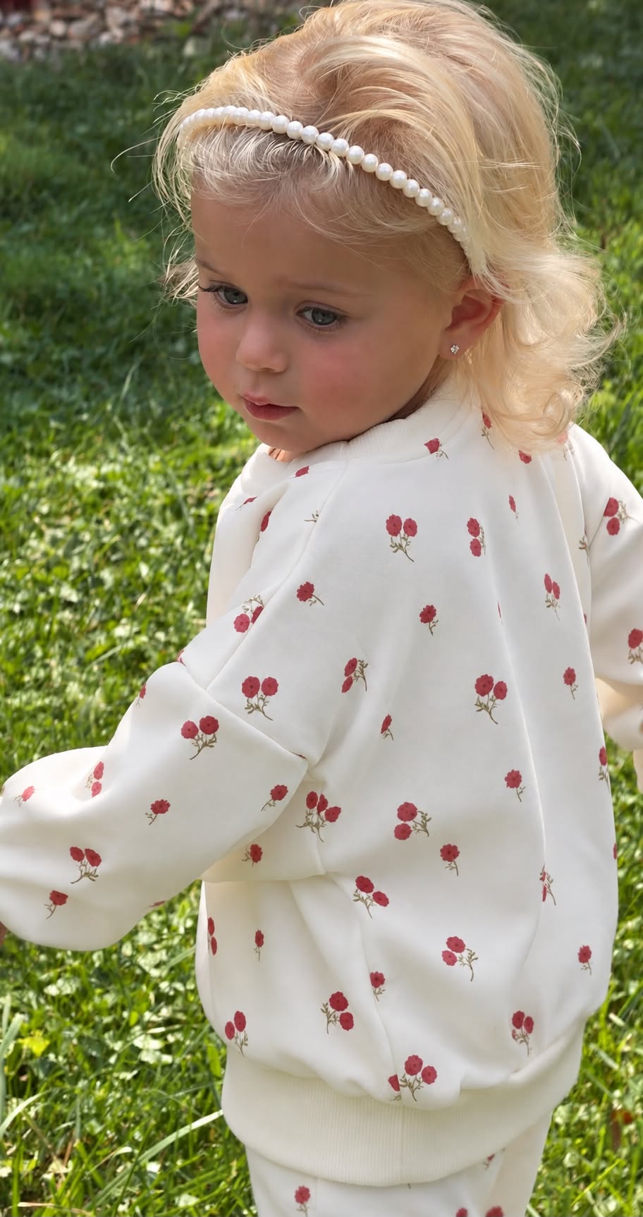 a child in a white shirt